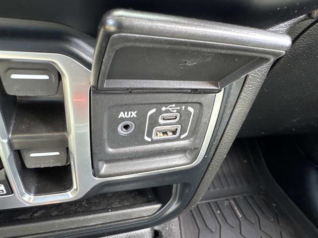Used 2023 Jeep Gladiator Sport image 16
