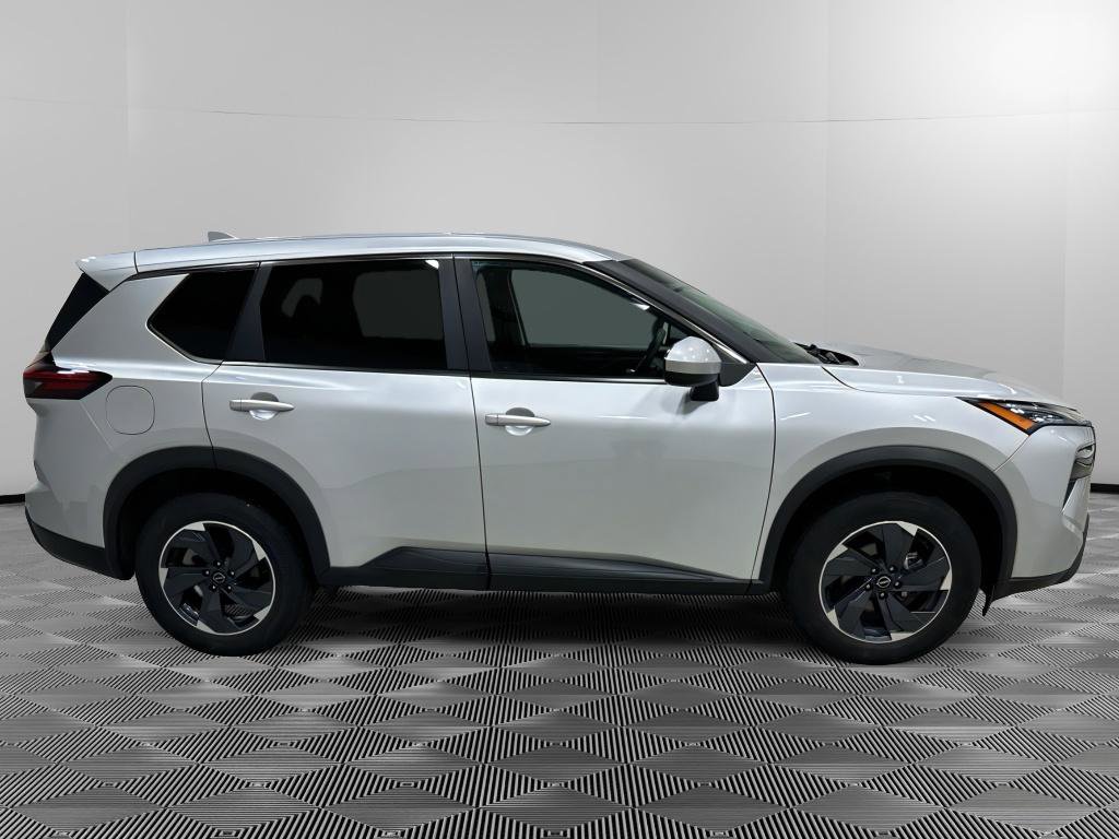 Used 2024 Nissan Rogue S FWD image 4
