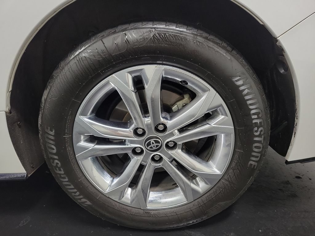 Used 2024 Toyota Sienna Platinum AWD/4WD image 10