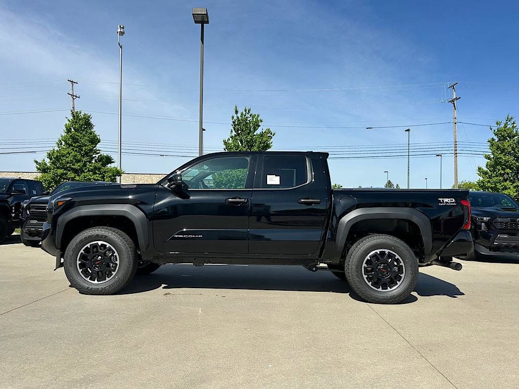New 2026 Toyota Tacoma TRD Off-Road AWD/4WD image 3
