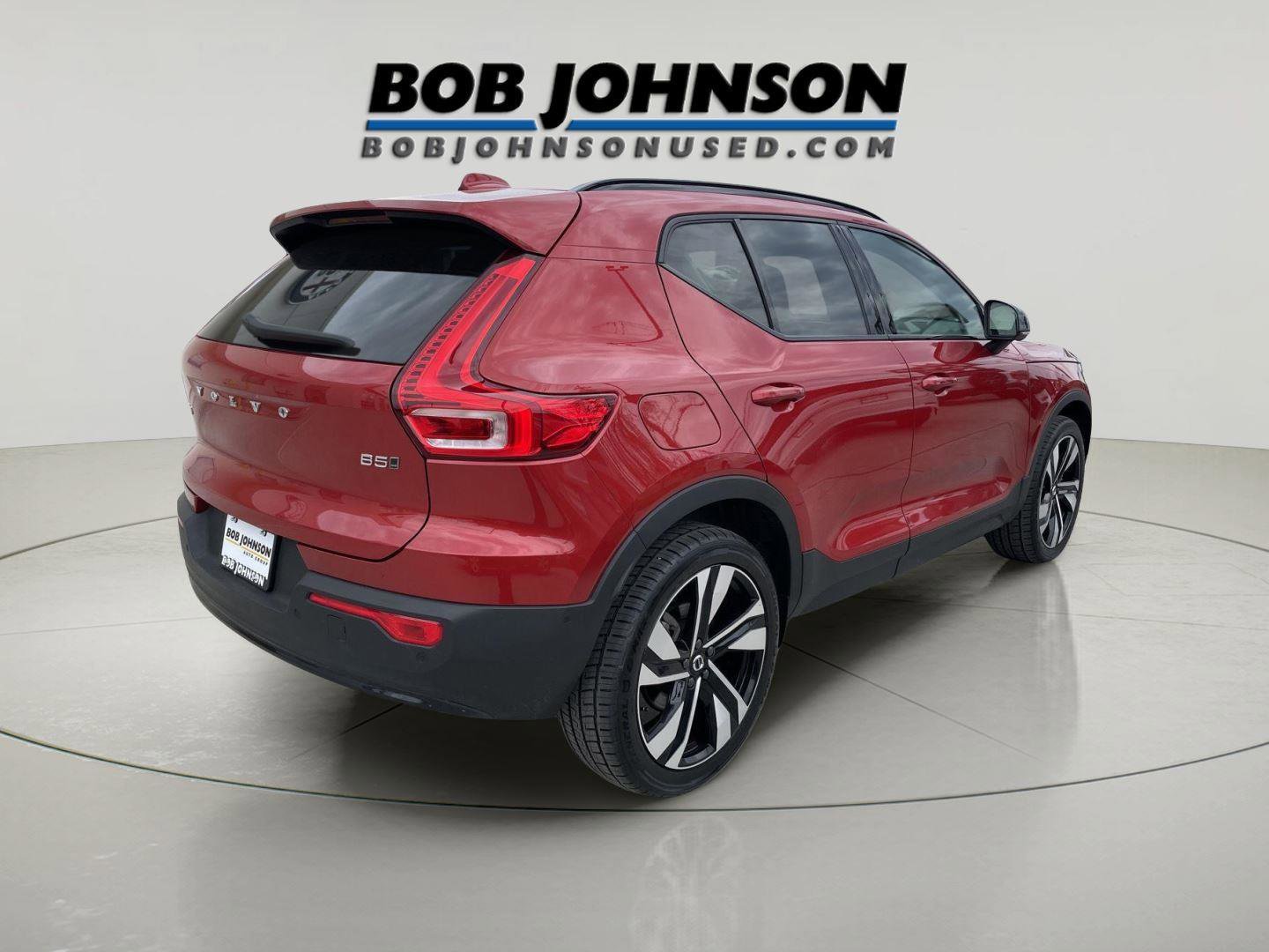 Used 2024 Volvo XC40 B5 Plus w/ Climate Package image 3