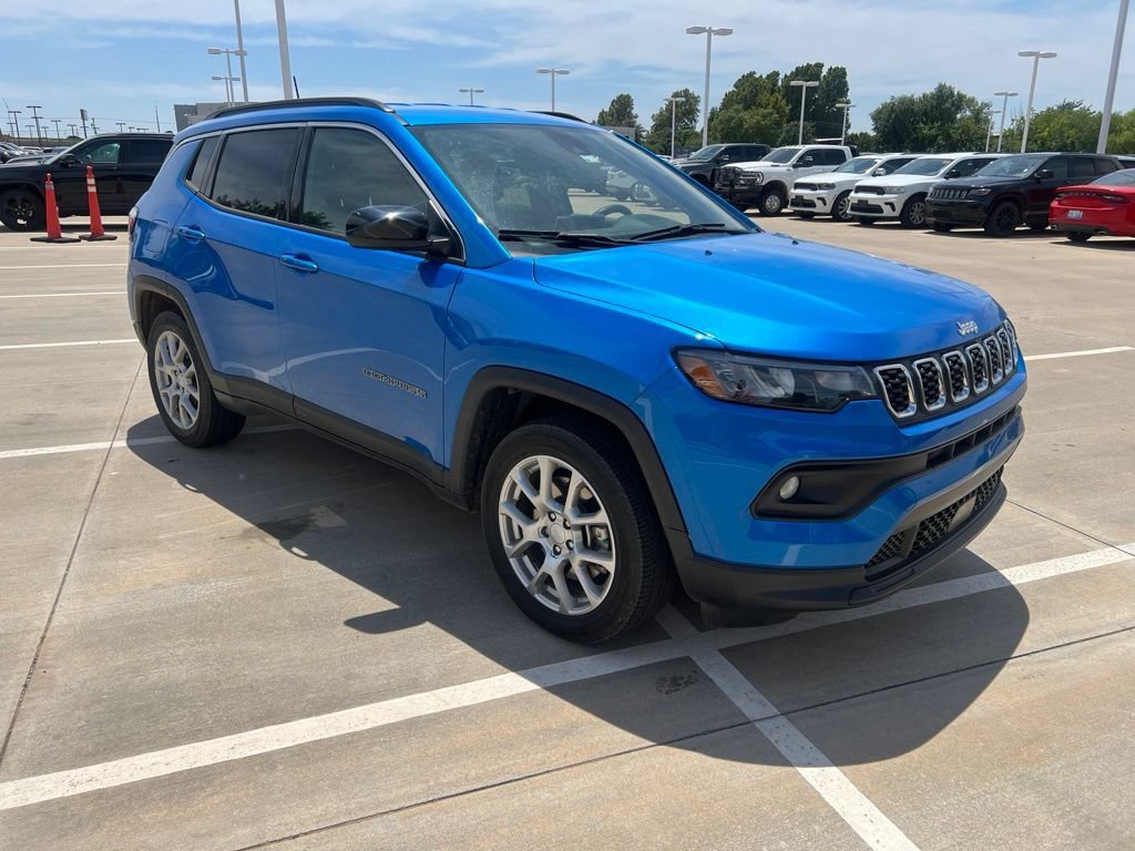 Used 2024 Jeep Compass Latitude AWD/4WD image 1