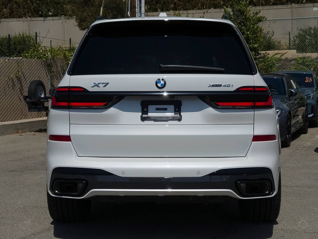 New 2027 BMW X7 xDrive40i w/ M Sport Package AWD/4WD image 4