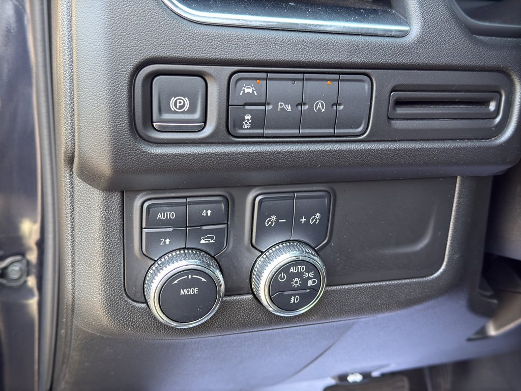 Used 2024 GMC Yukon XL SLT image 11