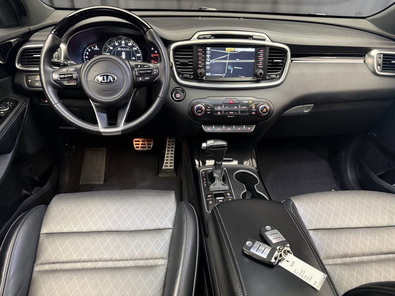 Used 2017 Kia Sorento SX image 30