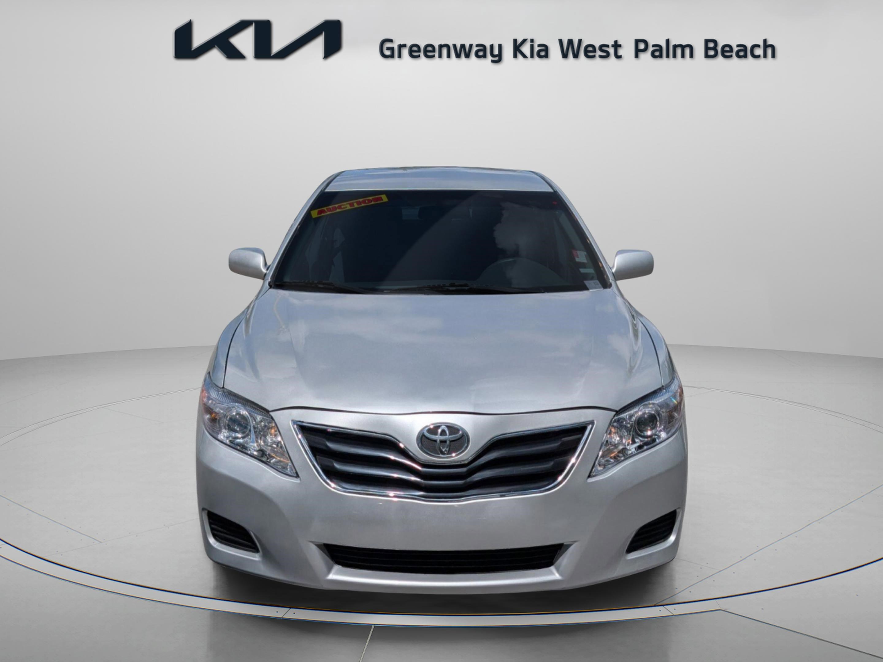 Used 2010 Toyota Camry LE FWD image 2