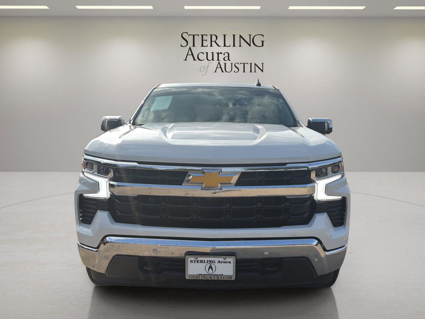 Used 2024 Chevrolet Silverado 1500 LT AWD/4WD image 2