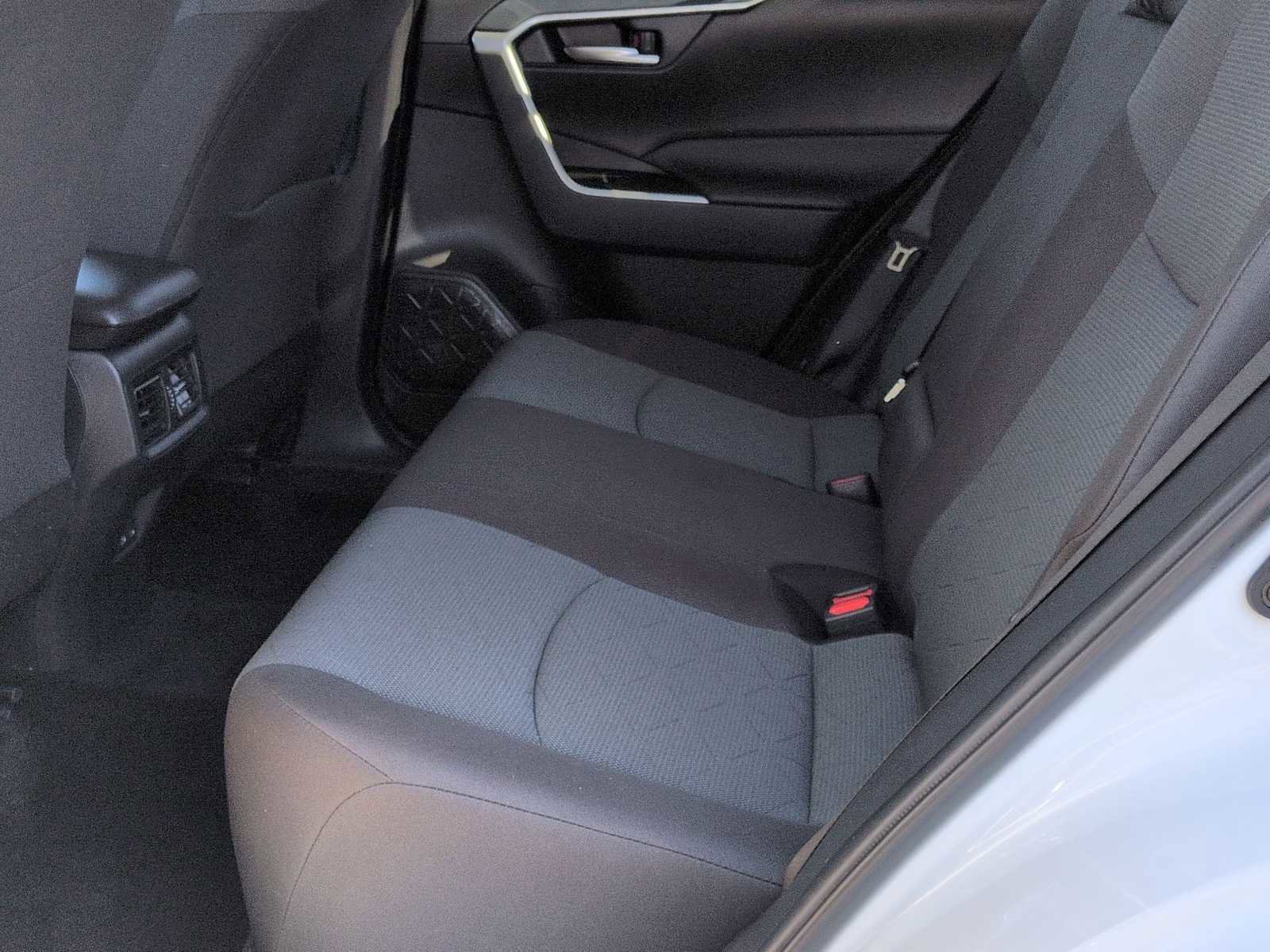 Used 2025 Toyota RAV4 XLE AWD/4WD image 20