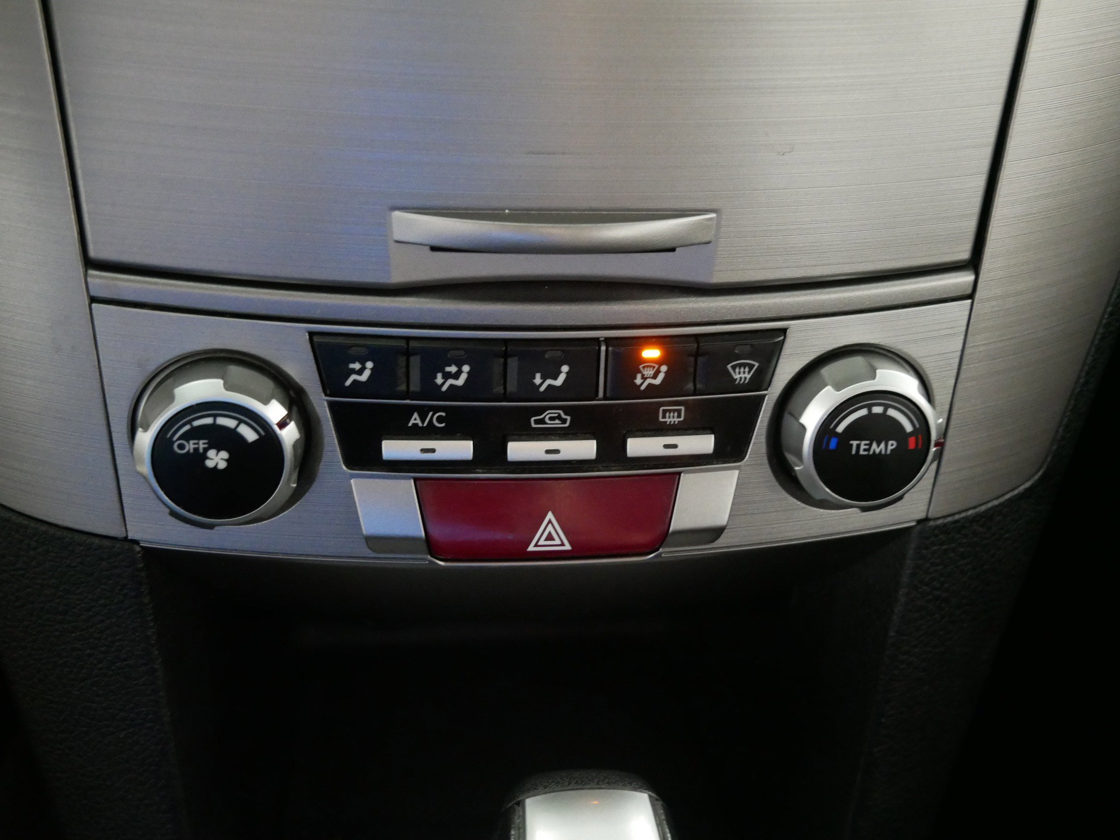 Used 2013 Subaru Outback 2.5i Premium AWD/4WD image 23