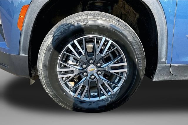 Used 2024 Chevrolet Traverse LT w/ Trailering Package FWD image 9