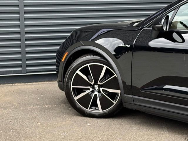 New 2026 Porsche Macan 4 Electric image 12