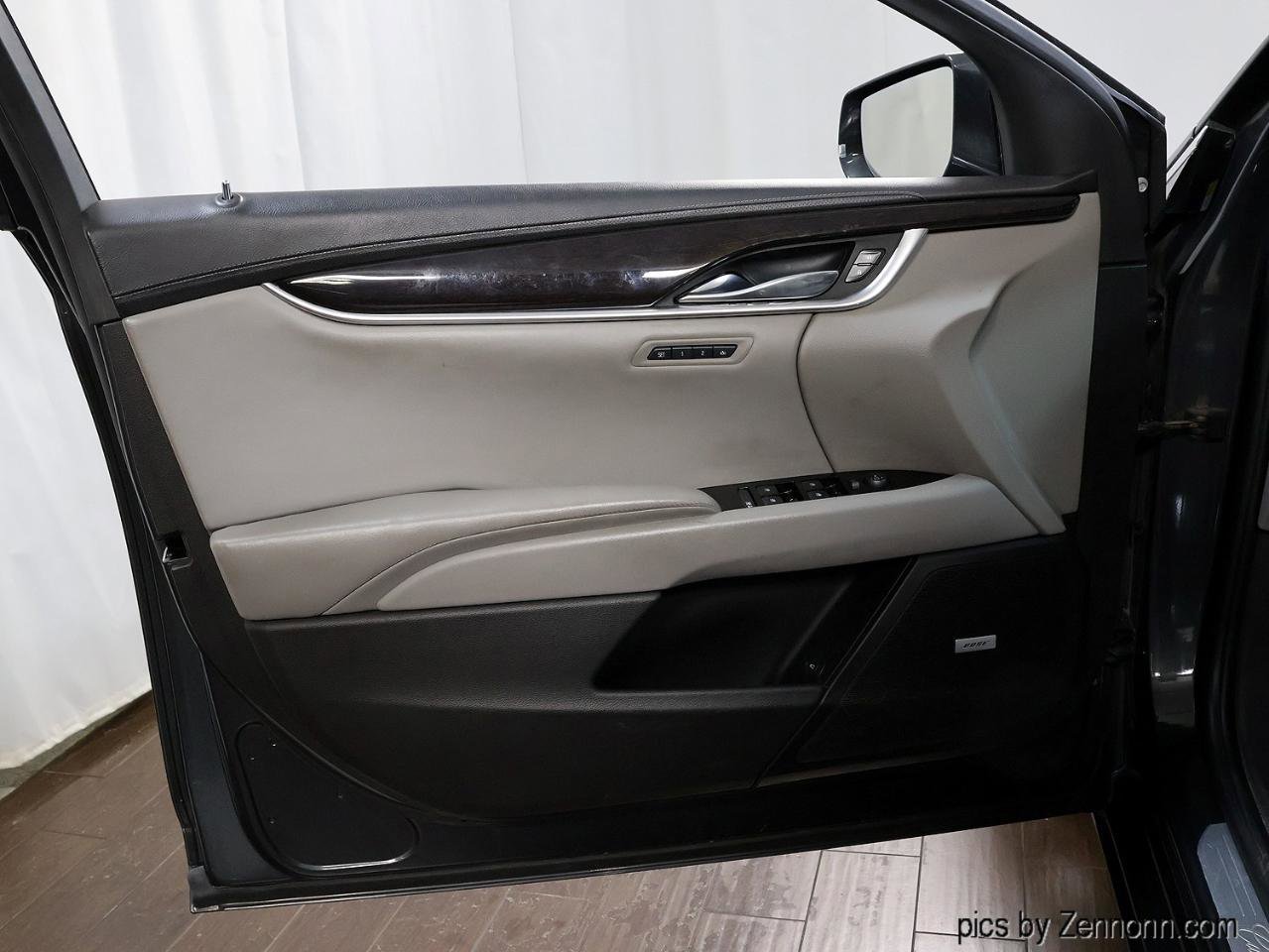Used 2013 Cadillac XTS Luxury FWD image 24
