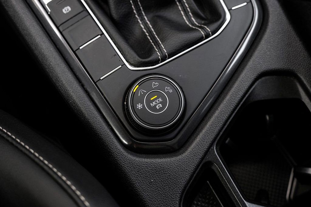 Used 2022 Volkswagen Tiguan SE image 39