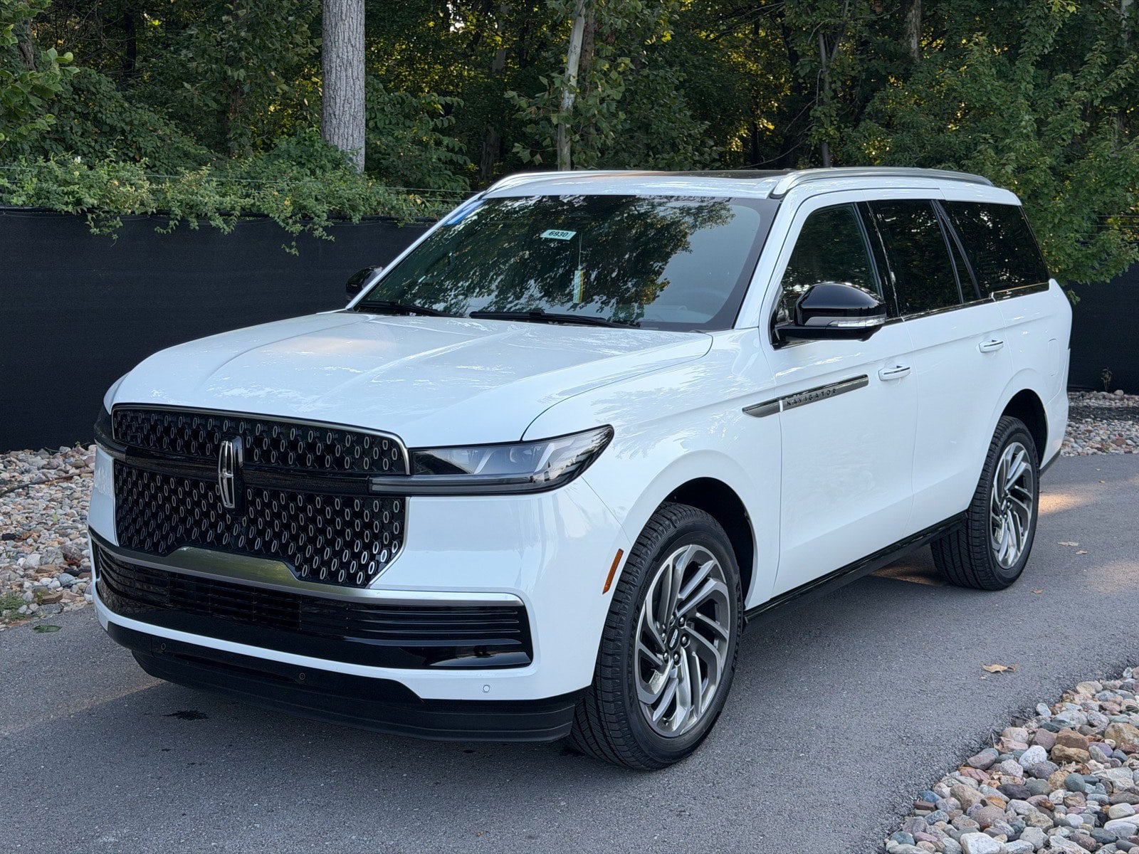 New 2027 Lincoln Navigator Reserve AWD/4WD image 1