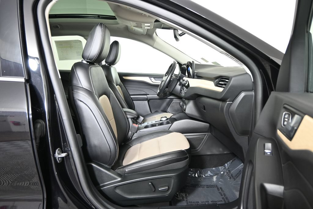 Used 2022 Ford Escape Titanium w/ Titanium Elite Package AWD/4WD image 13