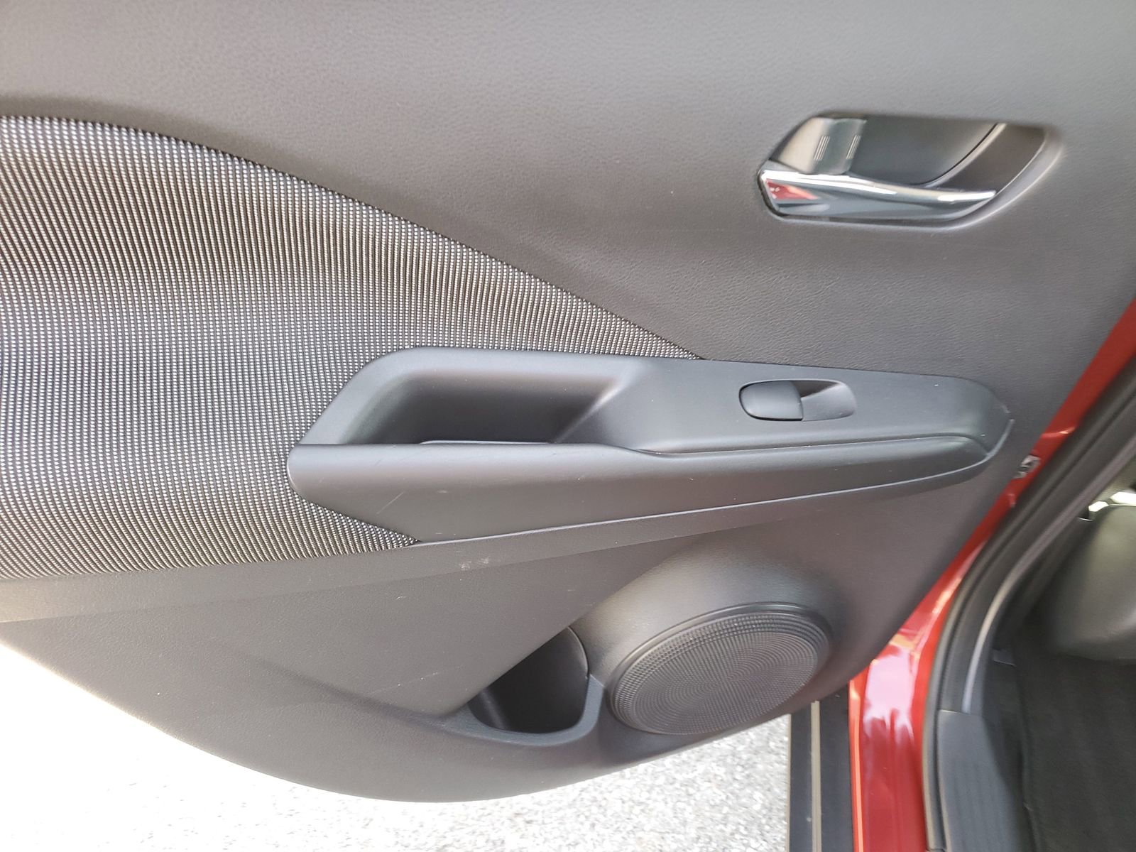 Used 2018 Nissan Kicks SV image 16