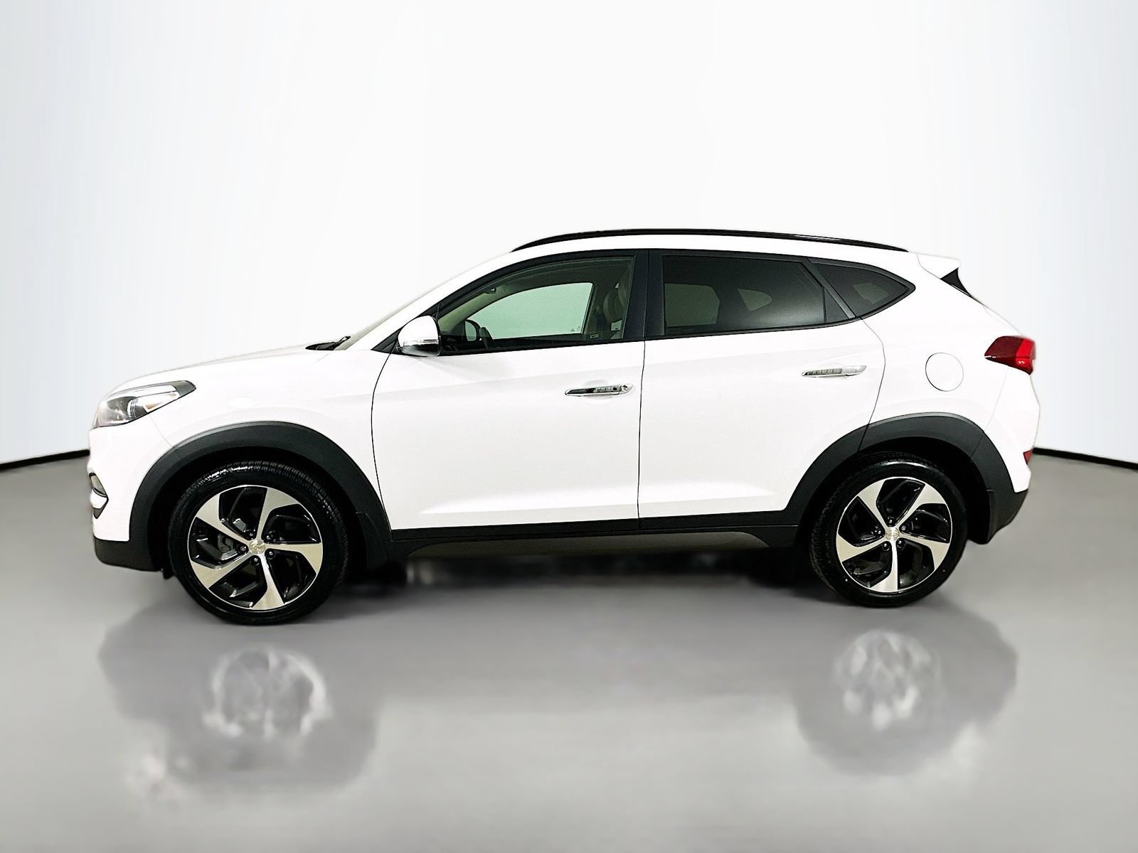 Used 2016 Hyundai Tucson Limited w/ Option Group 03 FWD image 8
