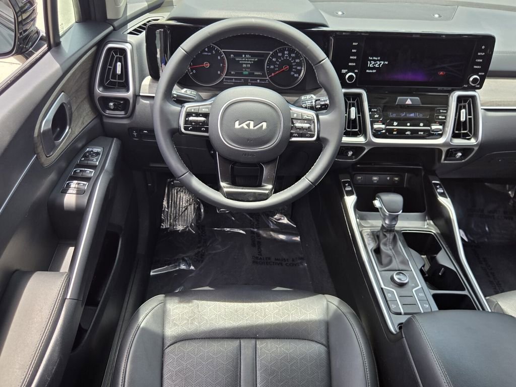 Used 2023 Kia Sorento S w/ Panoramic Sunroof Package AWD/4WD image 12