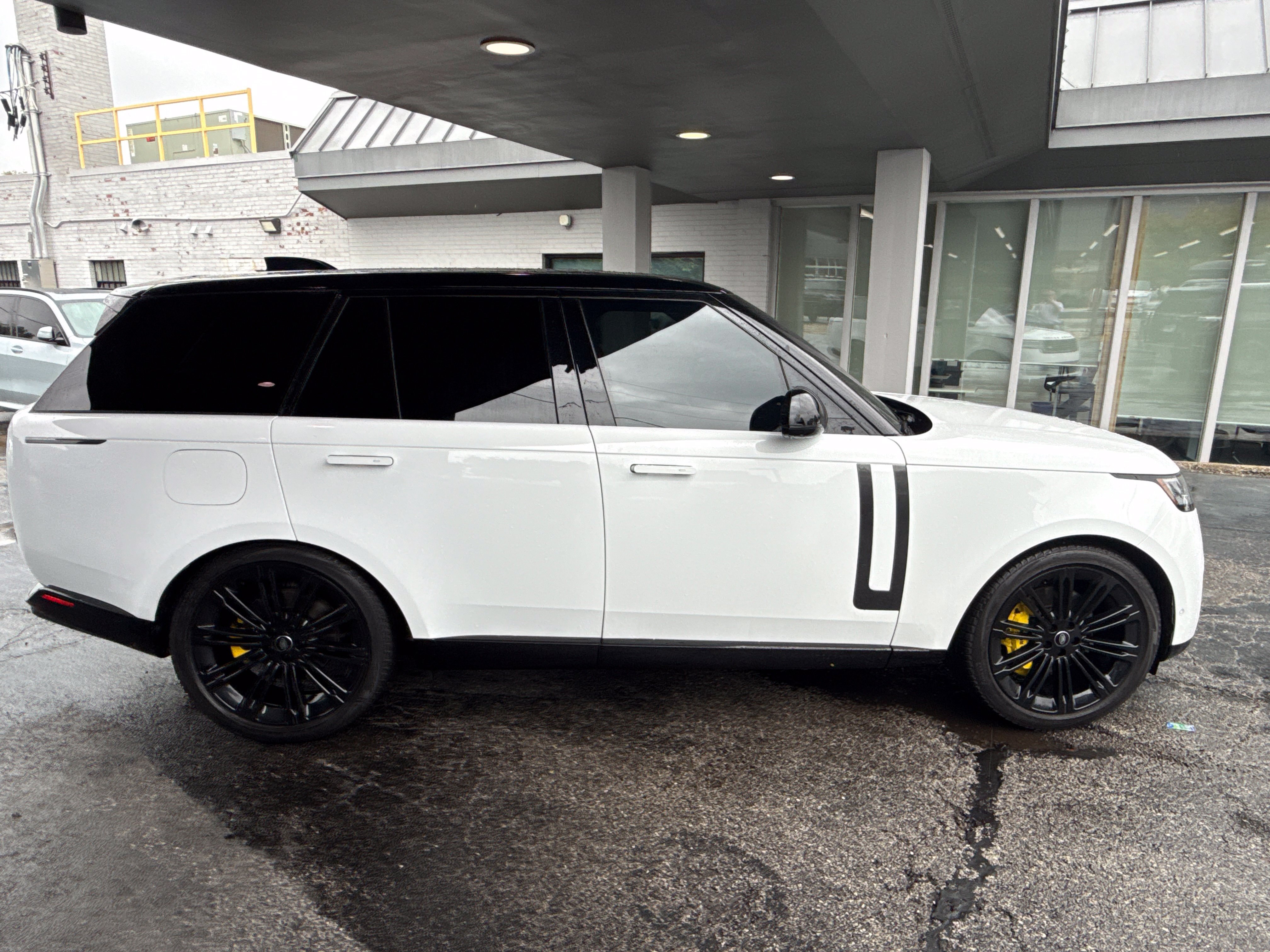 Used 2022 Land Rover Range Rover SE AWD/4WD image 5