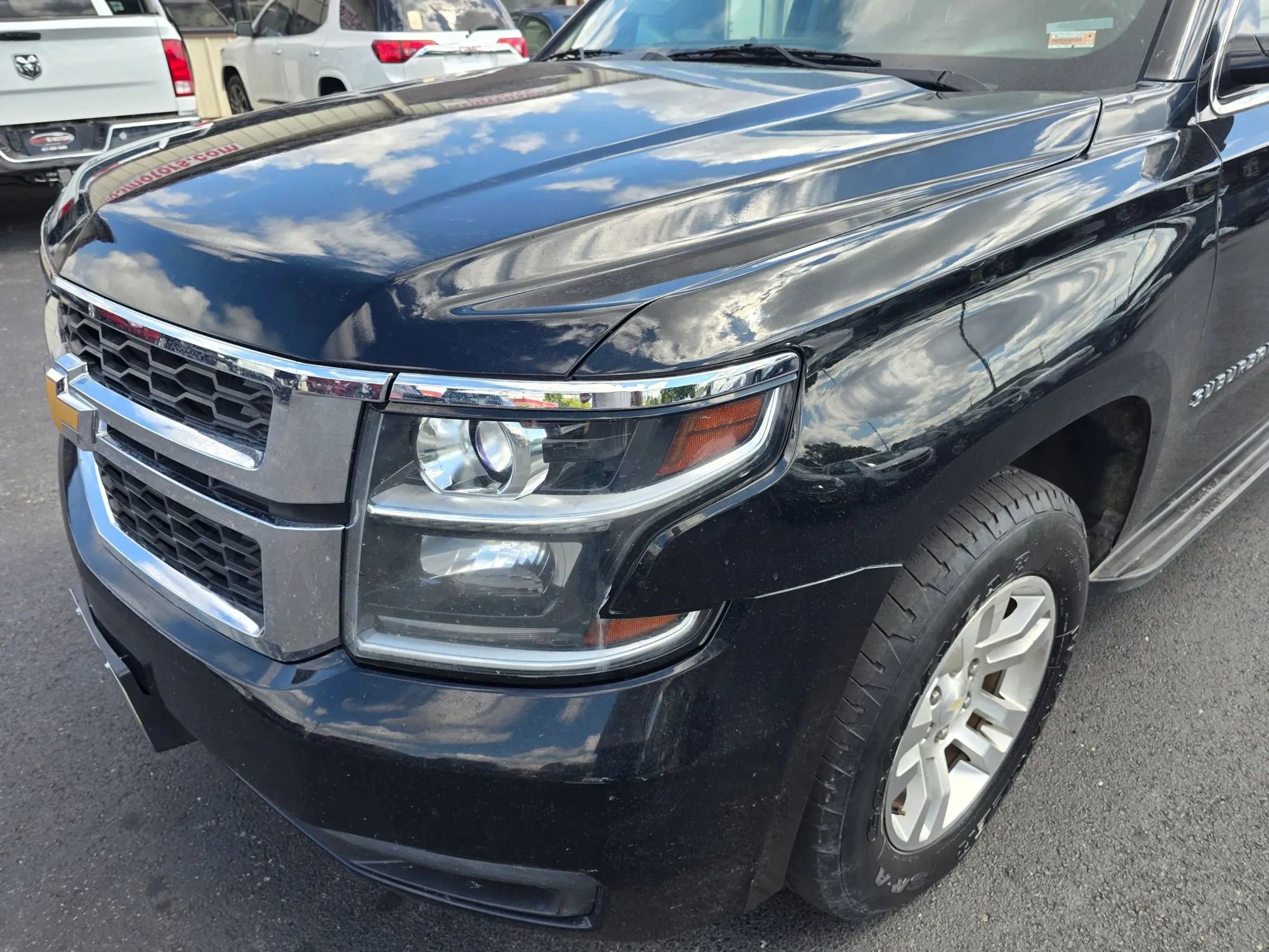 Used 2017 Chevrolet Suburban LT image 28