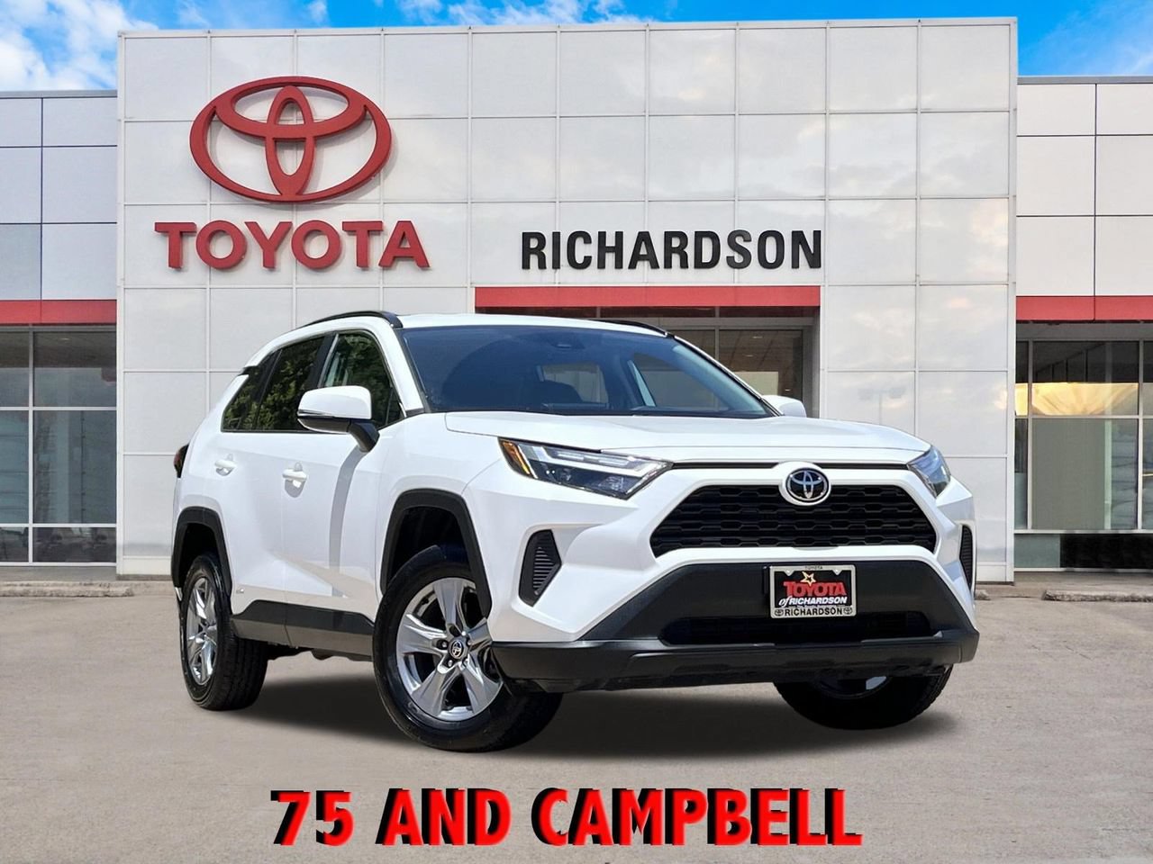 Used 2025 Toyota RAV4 XLE AWD/4WD image 1