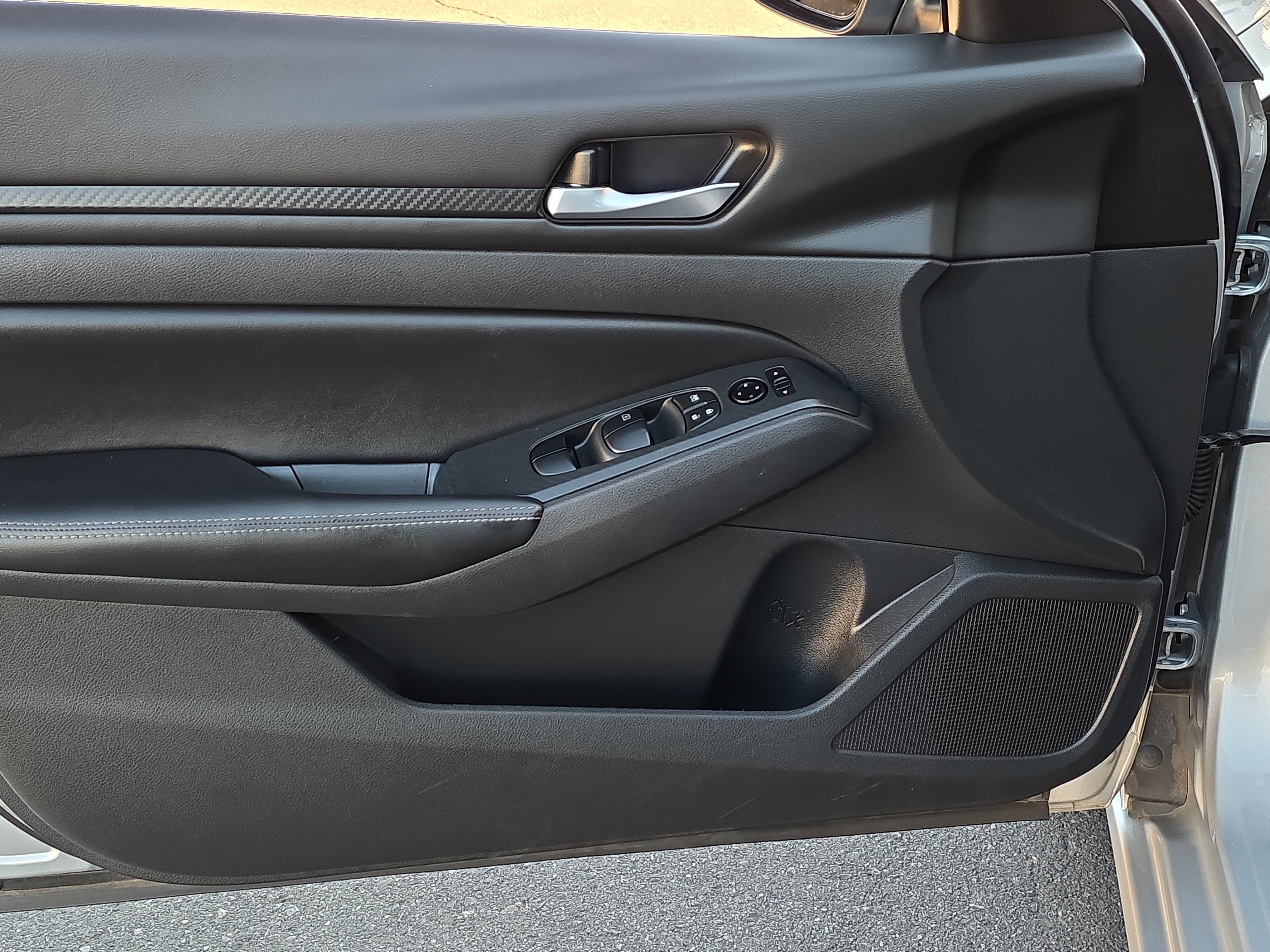 Used 2024 Nissan Altima 2.5 SV image 11