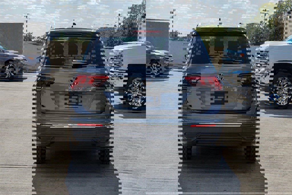 Used 2022 Volkswagen Tiguan SE image 7