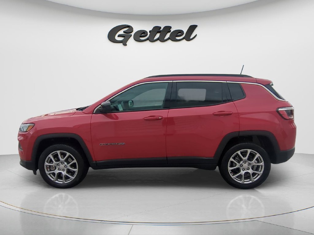 Used 2023 Jeep Compass Latitude AWD/4WD image 8