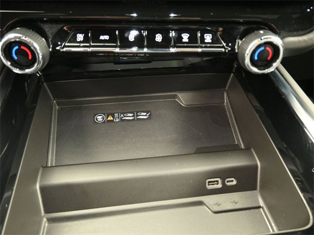 Used 2025 Chevrolet Suburban LT image 6