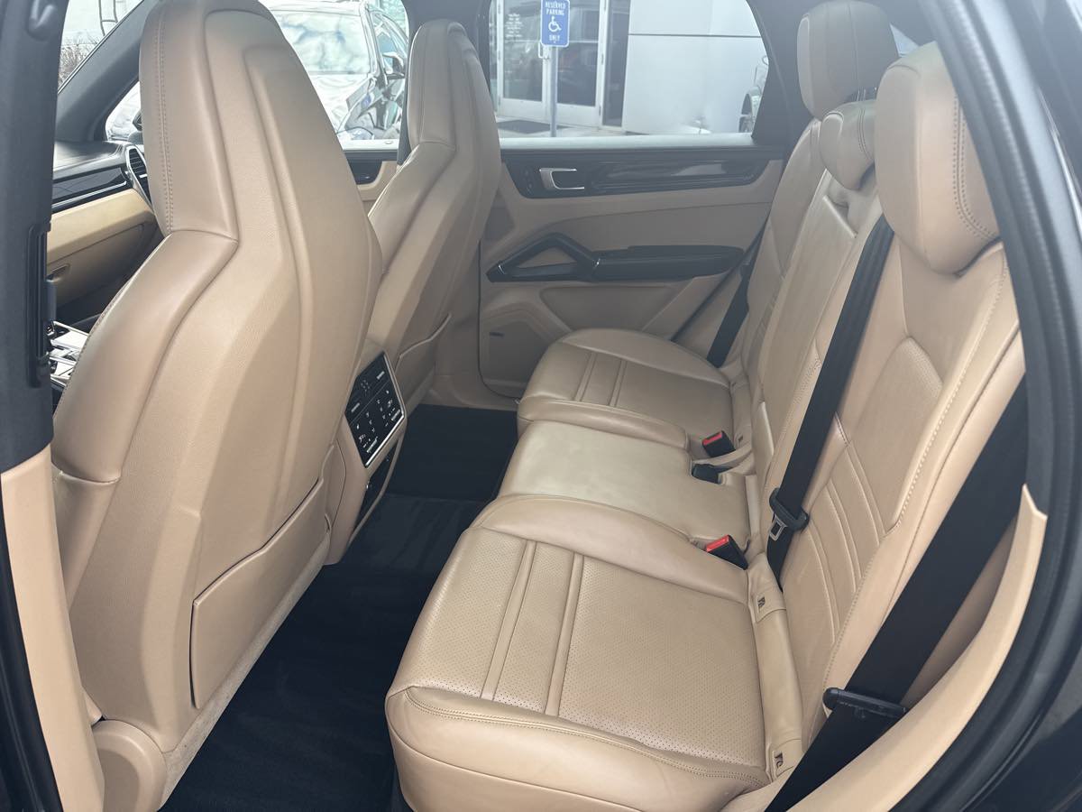 Used 2020 Porsche Cayenne S image 17