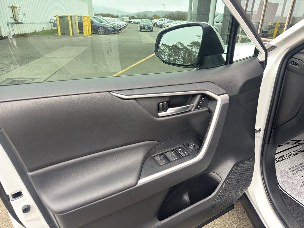 Used 2023 Toyota RAV4 XLE Premium image 6
