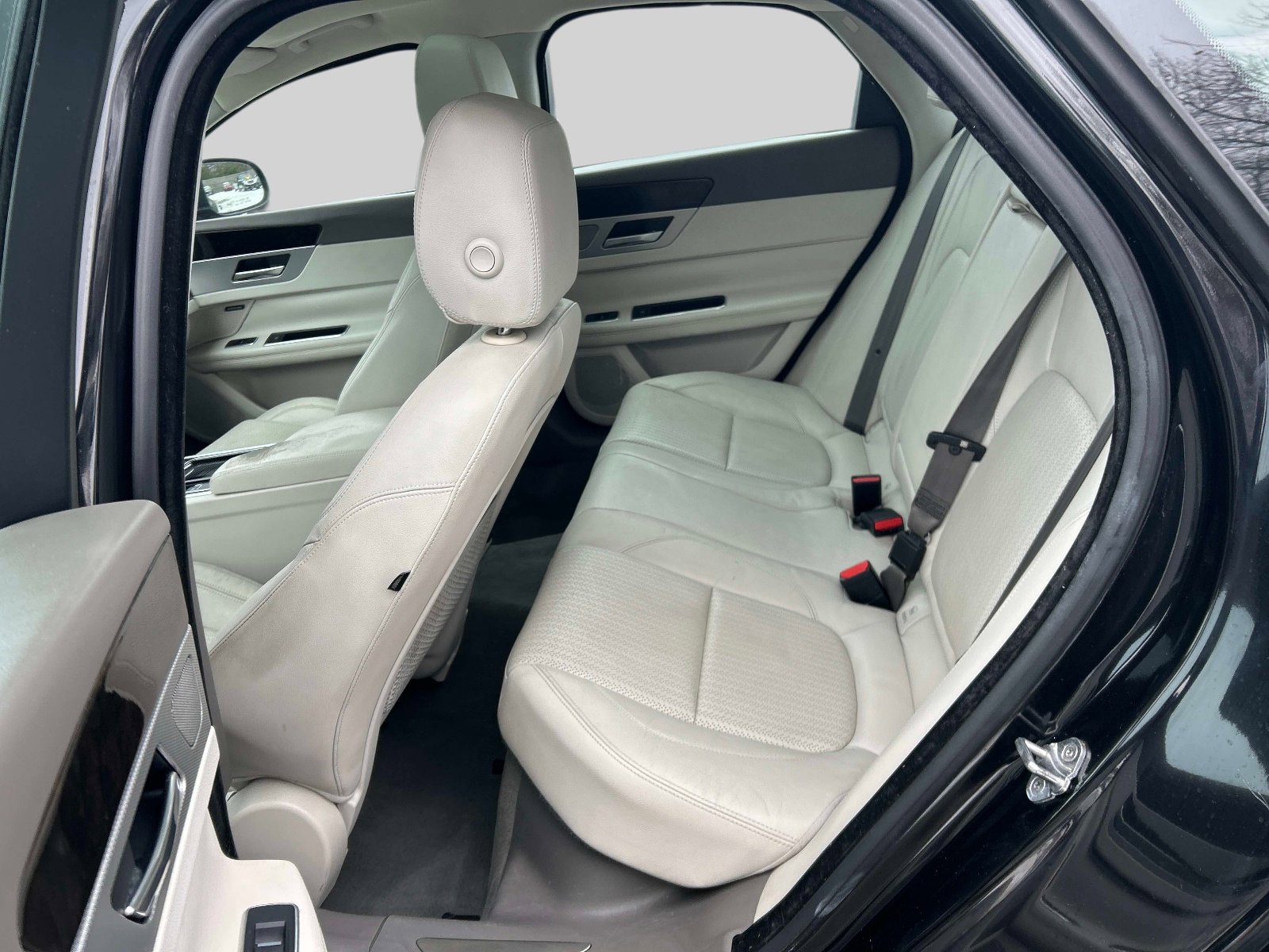 Used 2016 Jaguar XF Prestige image 12