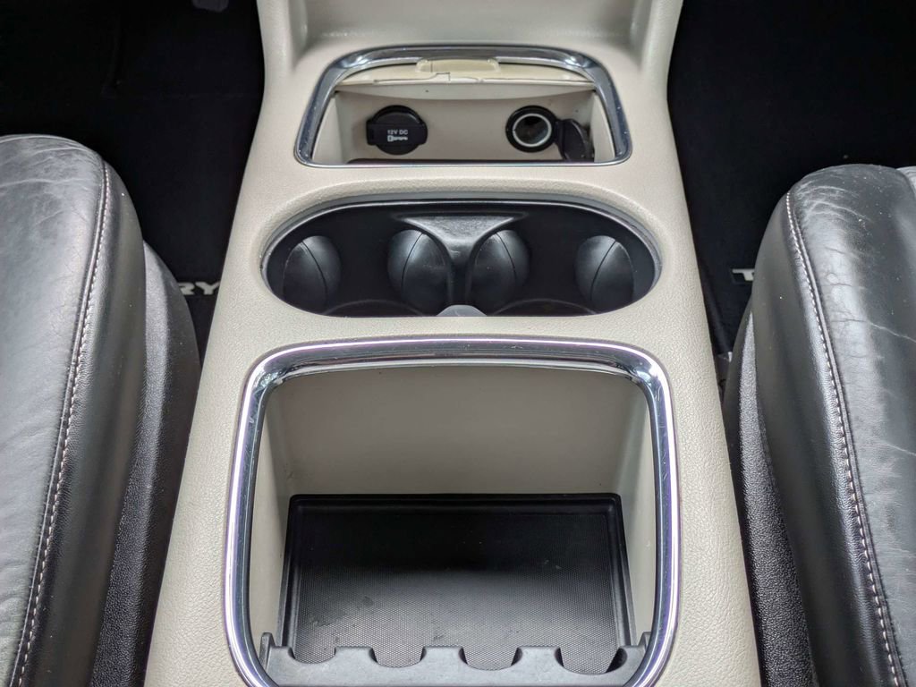 Used 2013 Chrysler Town & Country Limited w/ Luxury Group image 19