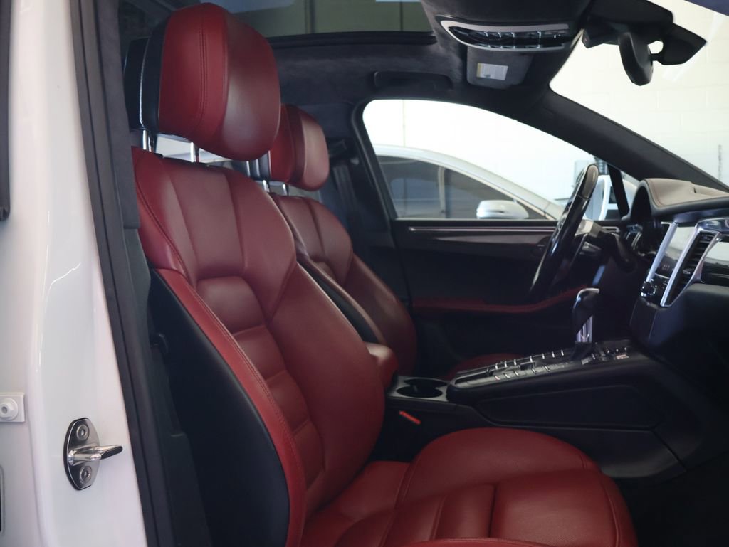 Used 2017 Porsche Macan Turbo AWD/4WD image 10