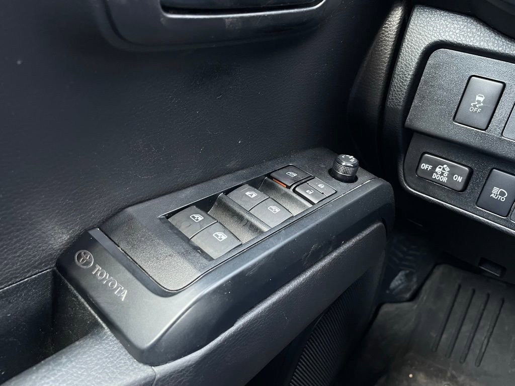 Used 2022 Toyota Tacoma SR image 12