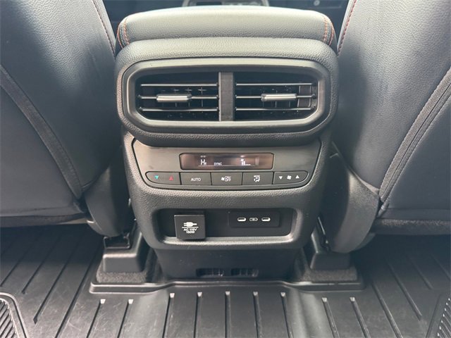 Used 2025 Honda Pilot TrailSport image 21