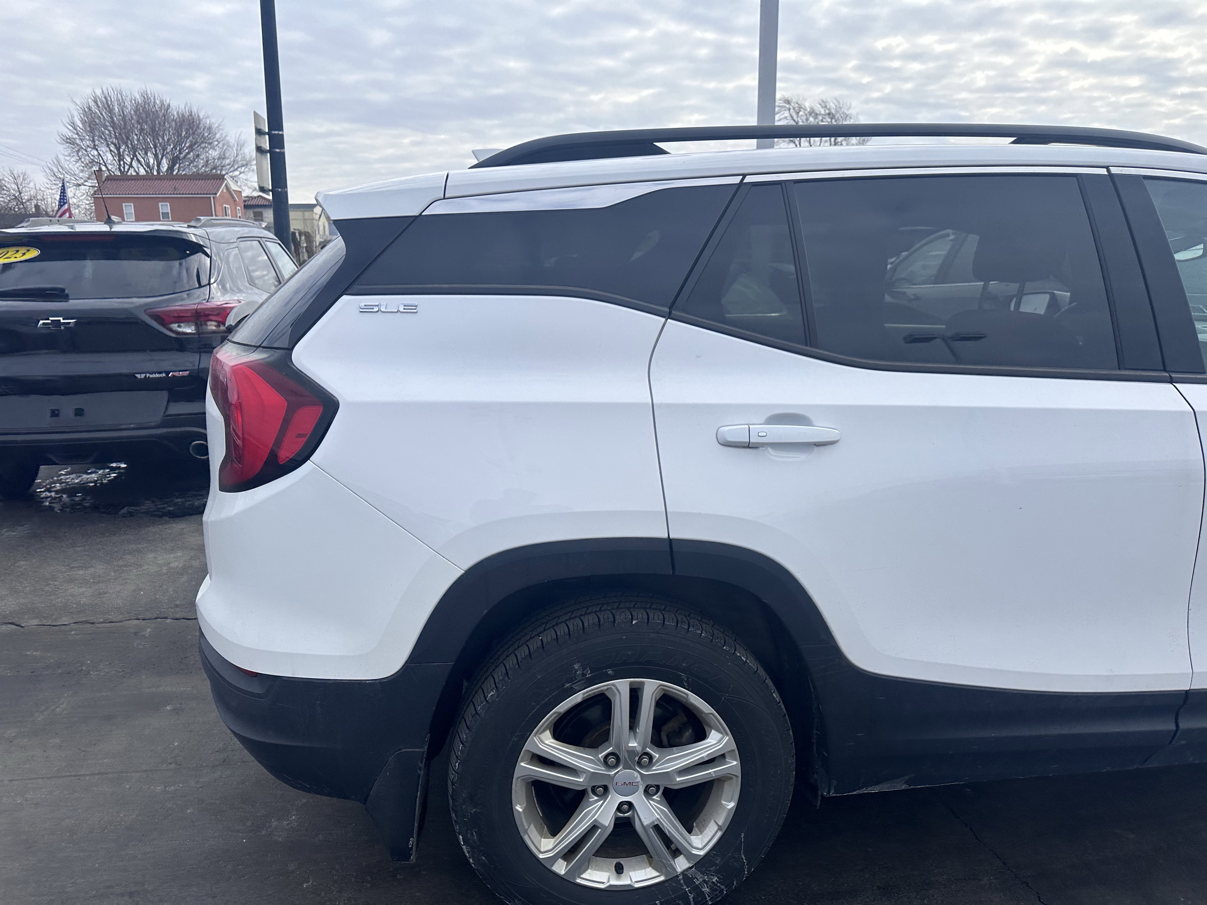 Used 2020 GMC Terrain SLE w/ Driver Convenience Package image 9