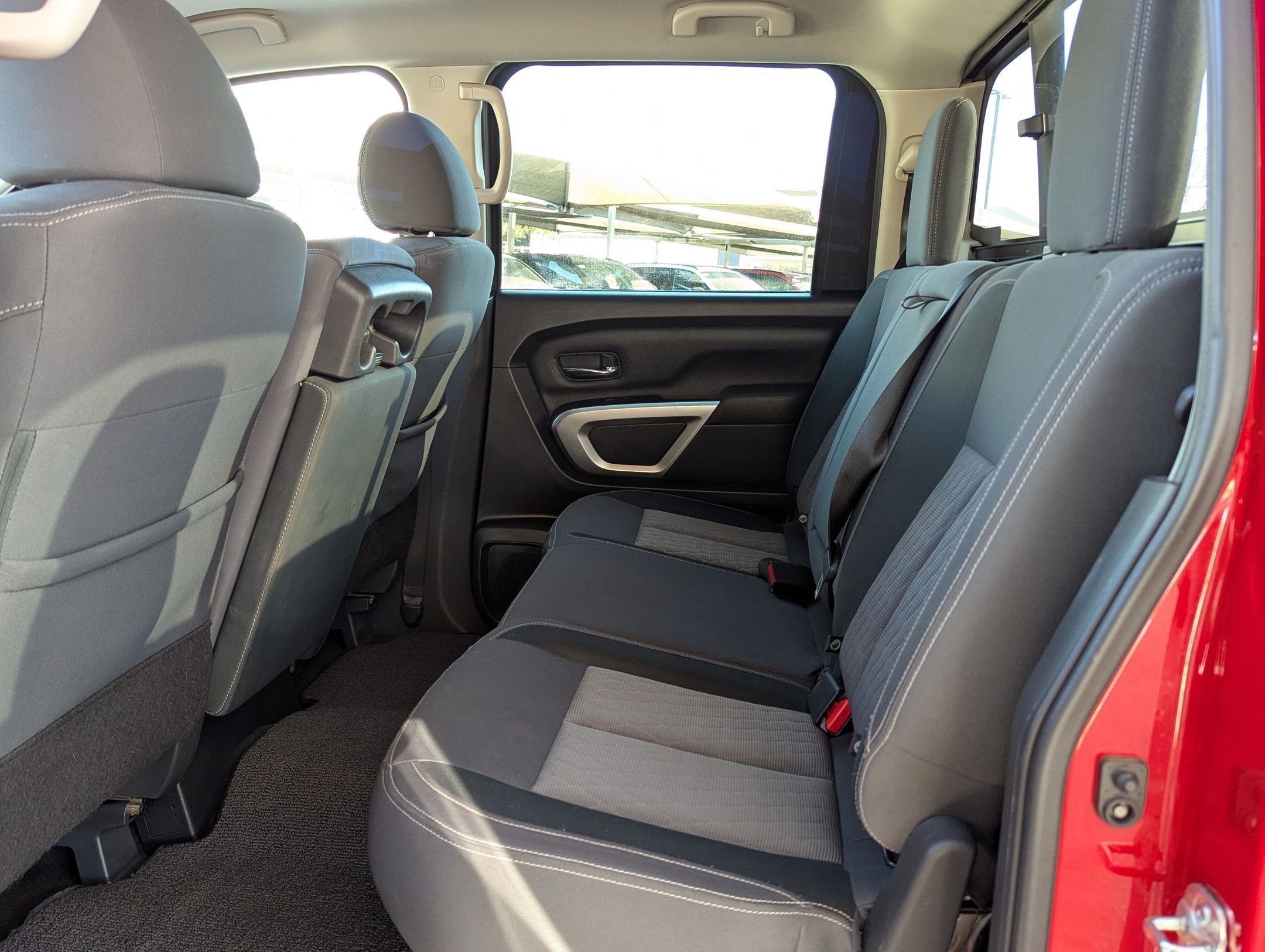 Used 2020 Nissan Titan SV image 15