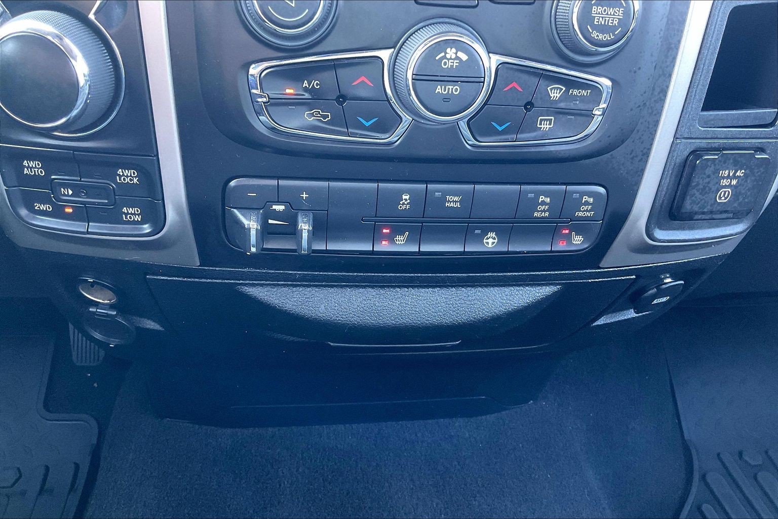 Used 2017 RAM 1500 Big Horn AWD/4WD image 30
