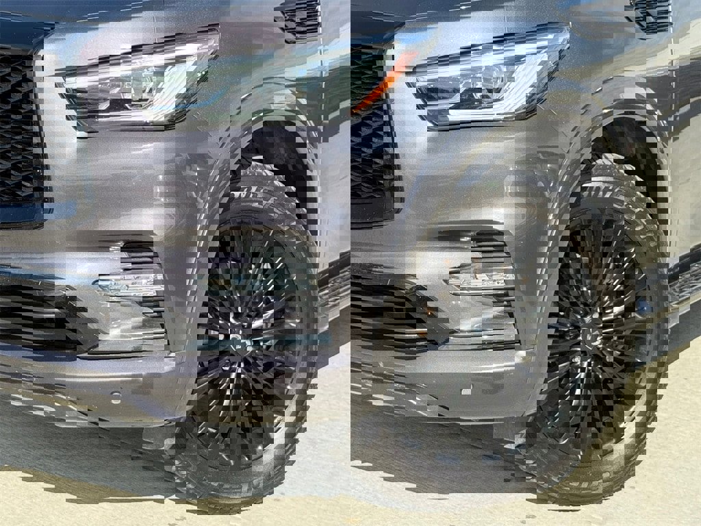 Used 2023 INFINITI QX80 Sensory w/ All-Season Package image 2