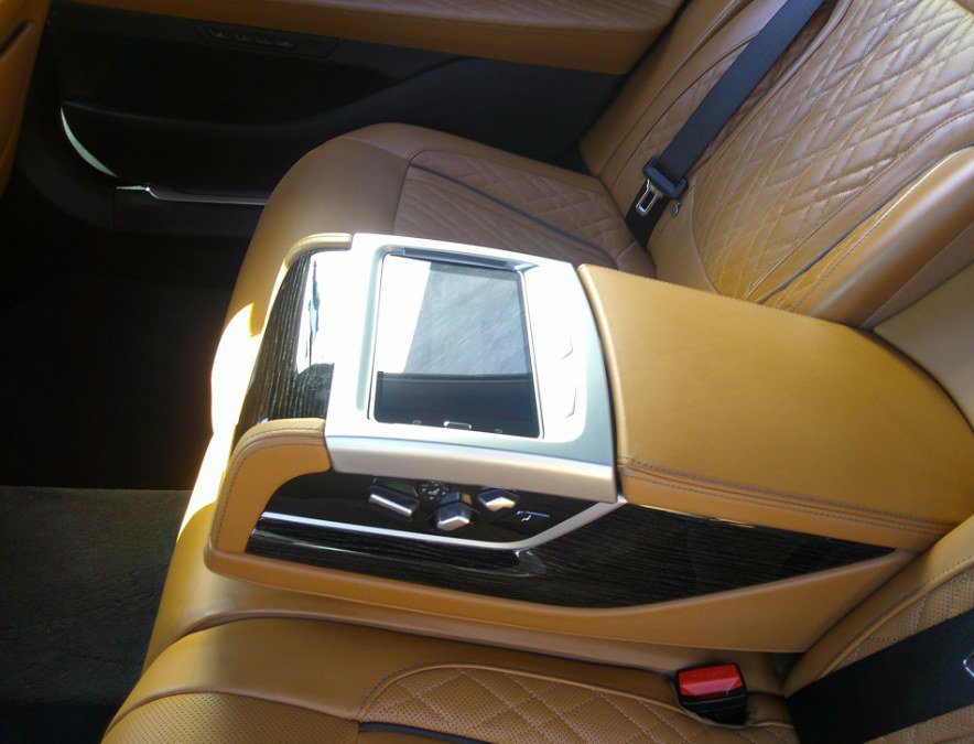 Used 2021 BMW 750i xDrive w/ Luxury Rear Seating Package AWD/4WD image 30