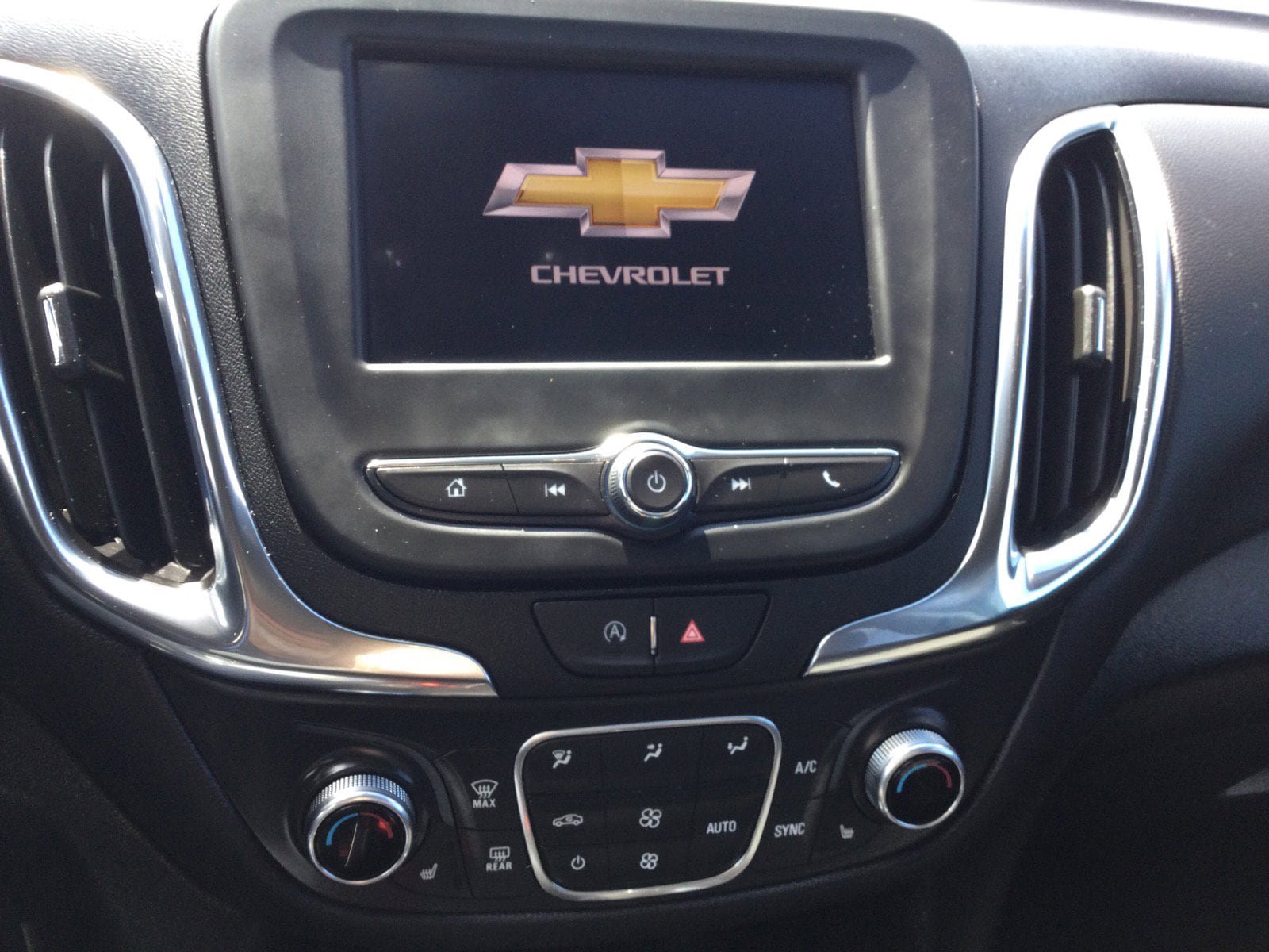 Used 2024 Chevrolet Equinox LT AWD/4WD image 16