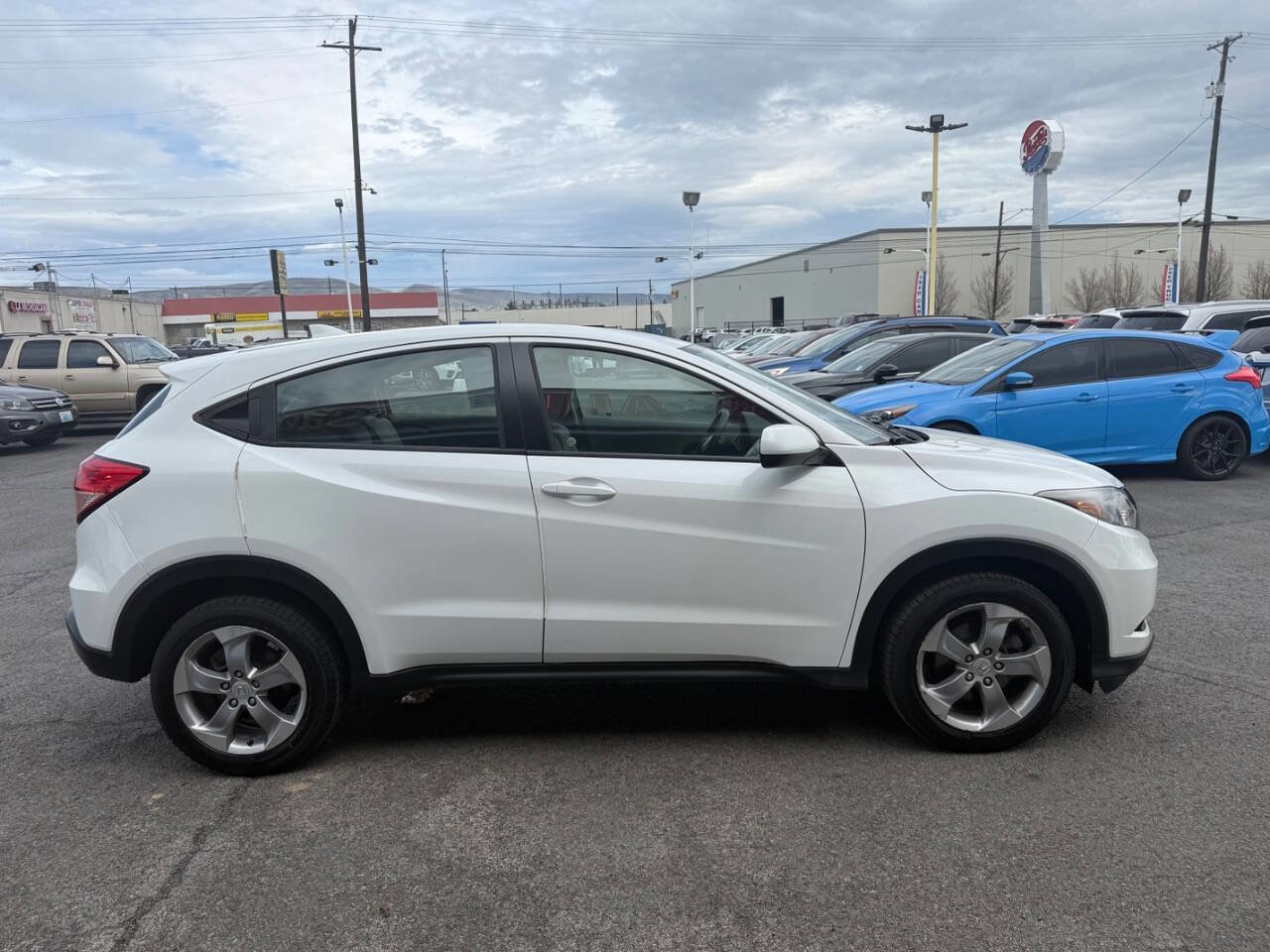 Used 2018 Honda HR-V LX image 4