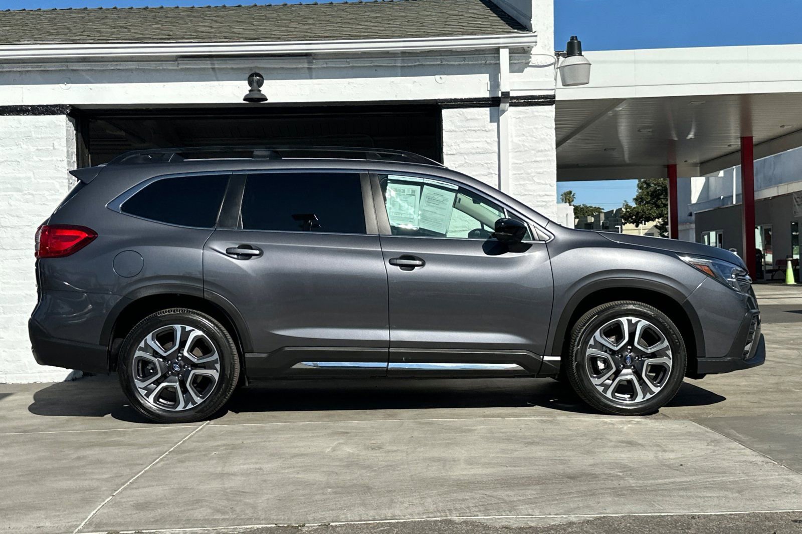 Used 2024 Subaru Ascent Limited w/ Technology Package image 3