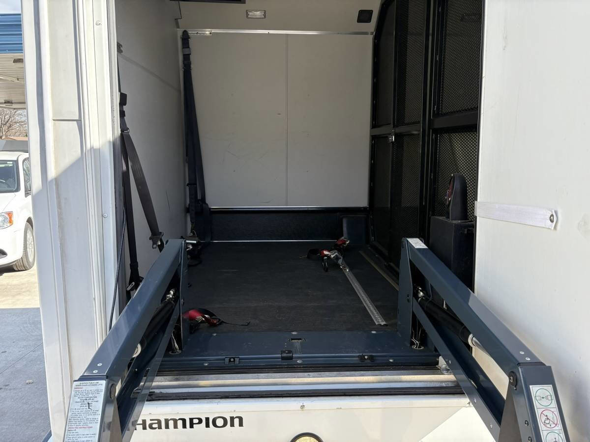 Used 2006 Ford E-450 and Econoline 450 RWD image 9