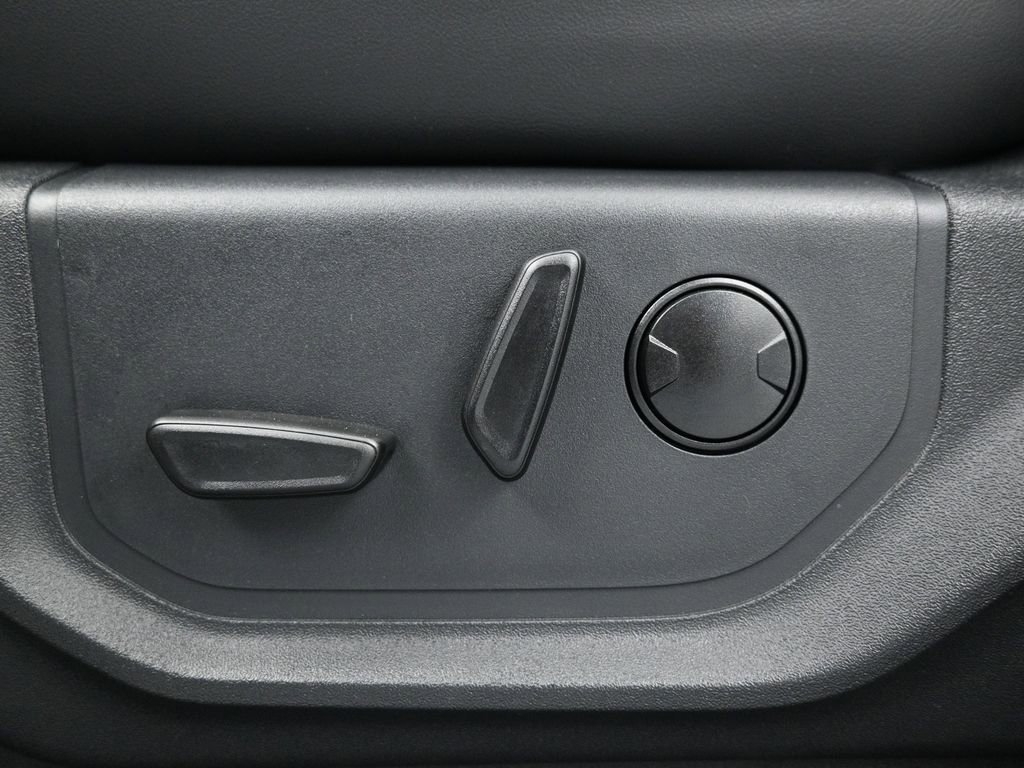 Used 2024 Ford Expedition XLT RWD image 11