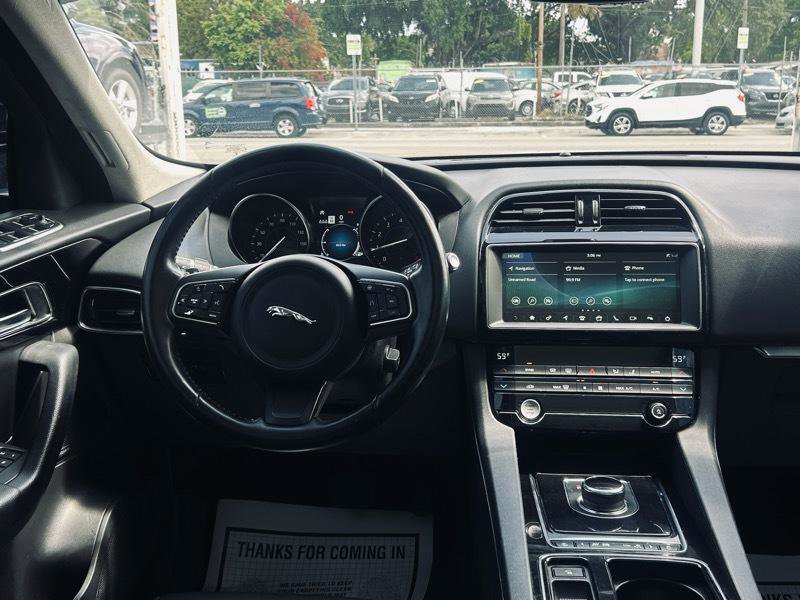 Used 2020 Jaguar F-PACE Premium AWD/4WD image 17