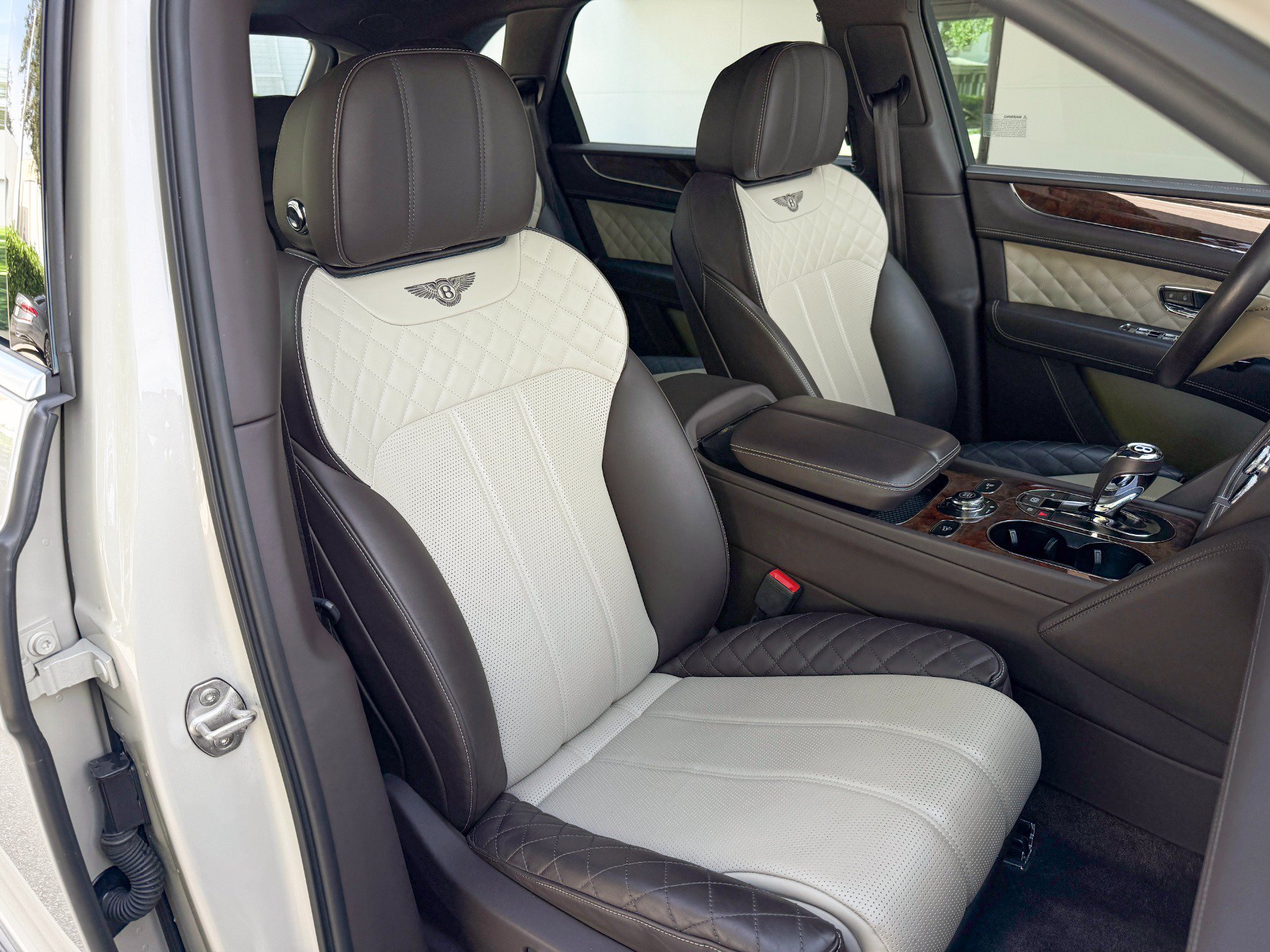 Used 2019 Bentley Bentayga AWD/4WD image 32