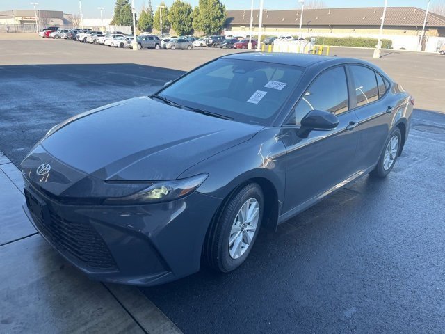 Used 2025 Toyota Camry SE image 1