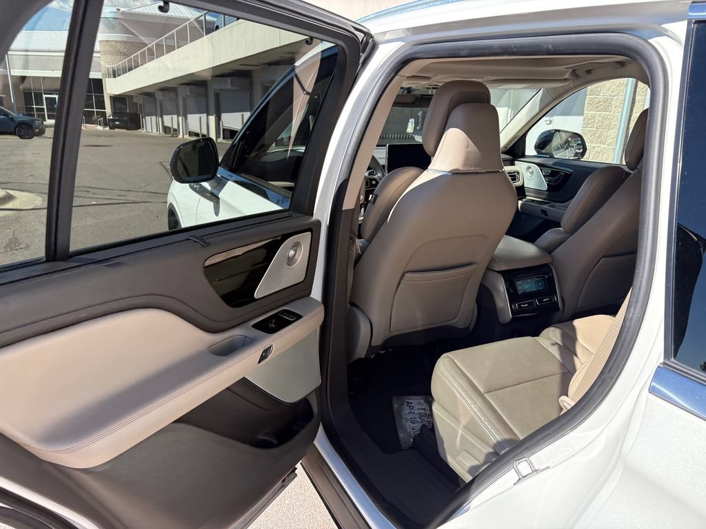 Used 2020 Lincoln Aviator Reserve w/ Equipment Group 202A AWD/4WD image 25